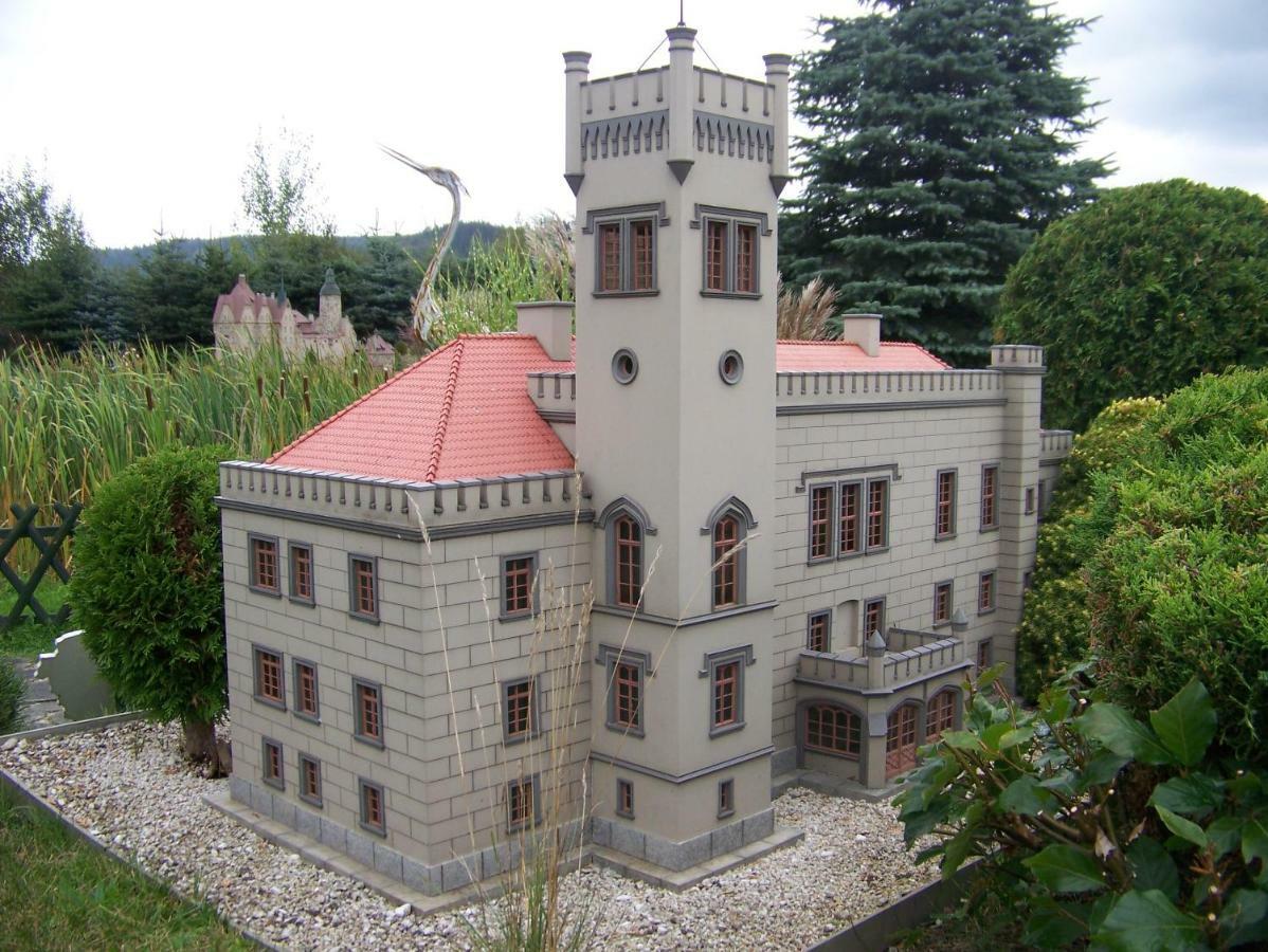 Palac Dabrowica Dabrowica  Екстериор снимка
